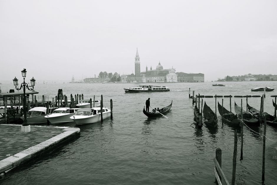 Venezia d'inverno: nebbia, calli vuote e la citt&agrave; che torna ai veneziani