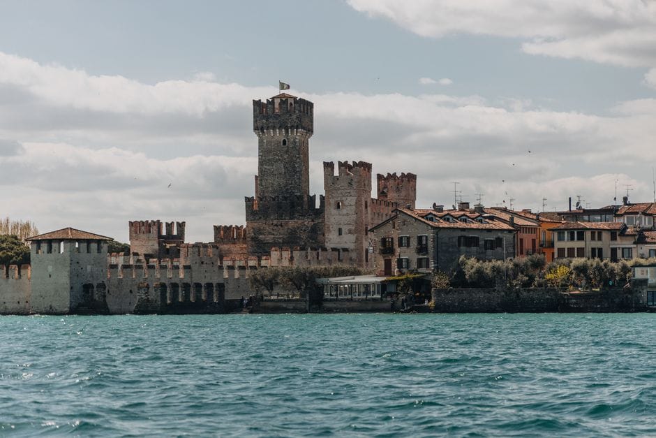 Lago di Garda a primavera: limoni, ulivi e borghi prima del pienone