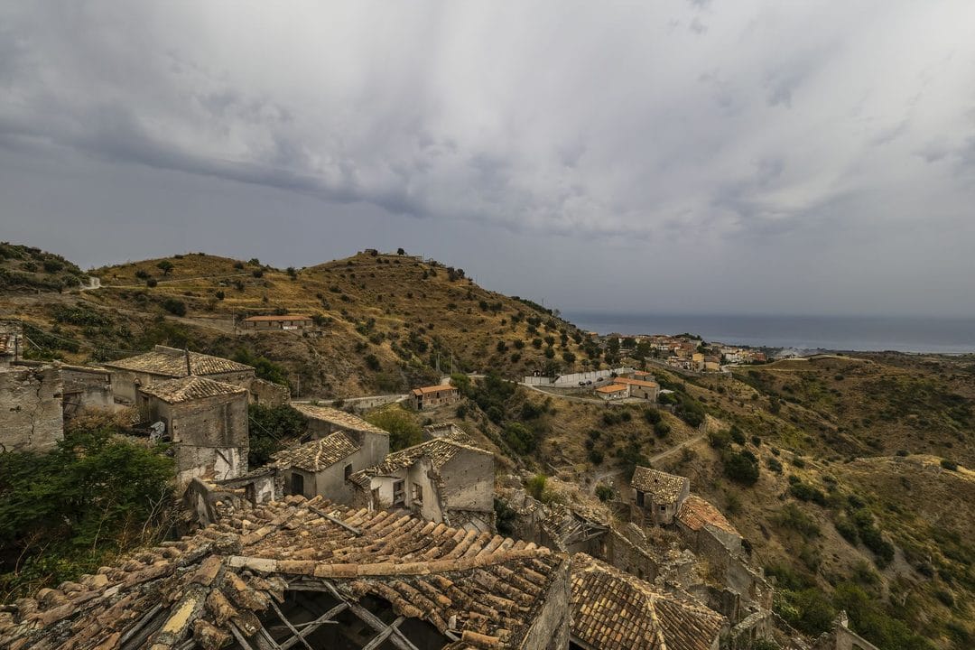Nei borghi fantasma d'Italia, dove ad agosto il silenzio è quasi assoluto
