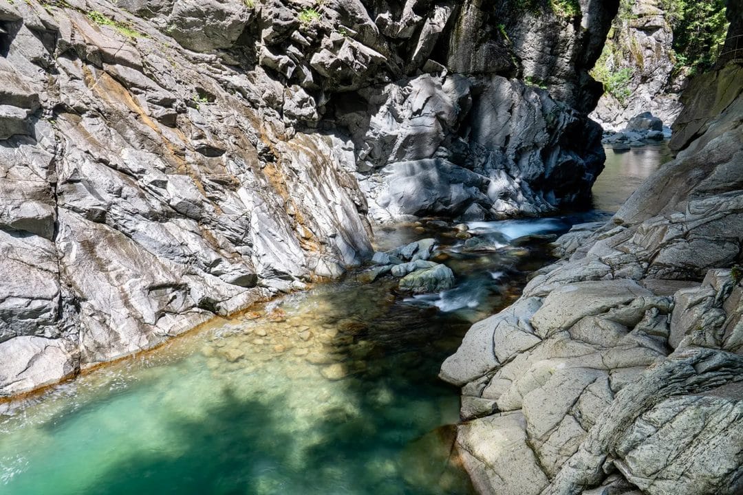 Gole, cascate e piscine naturali: dove fare il bagno in acqua dolce quest'estate