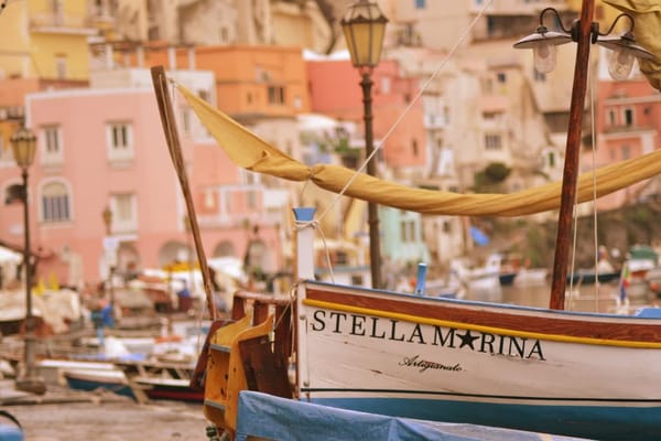 Procida e le isole del Golfo di Napoli prima dell'estate
