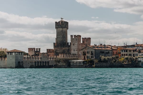 Lago di Garda a primavera: limoni, ulivi e borghi prima del pienone