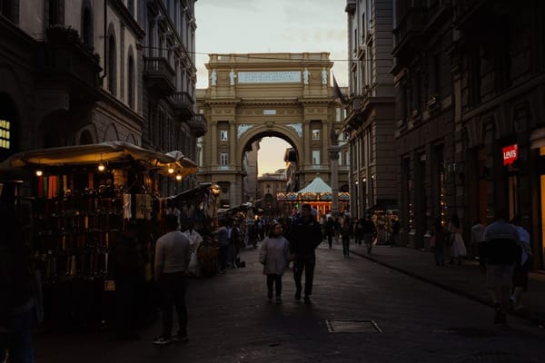 Mercatini serali d'estate: la mappa dello shopping italiano quando il sole tramonta